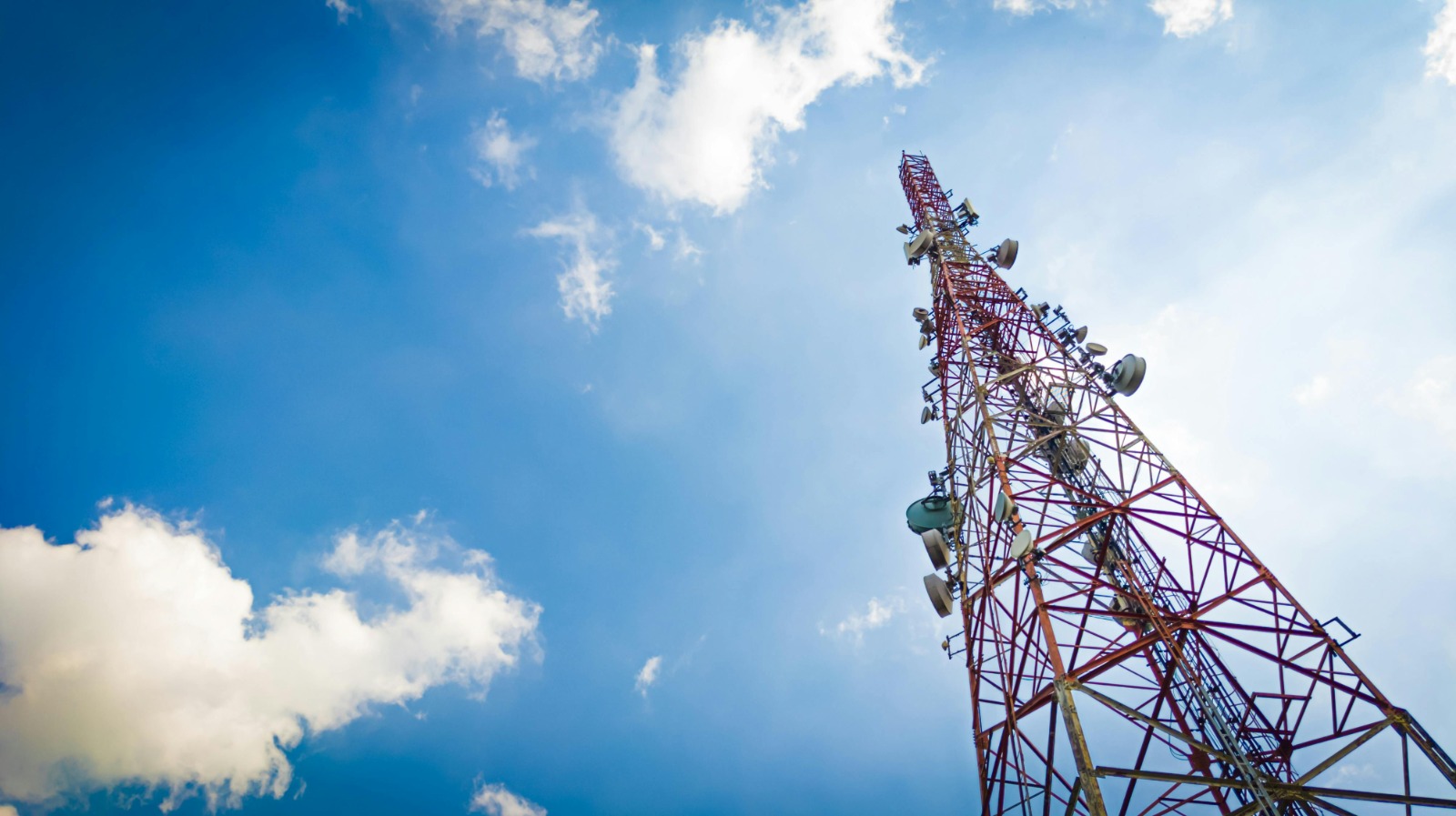 Pakistan PM, president reaffirm commitment to digital transformation on world telecom day